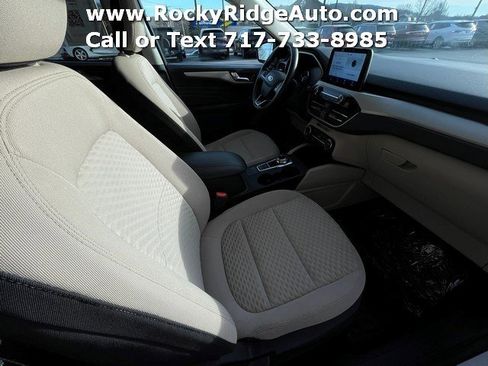 Used 2021 Ford Escape SE image 11