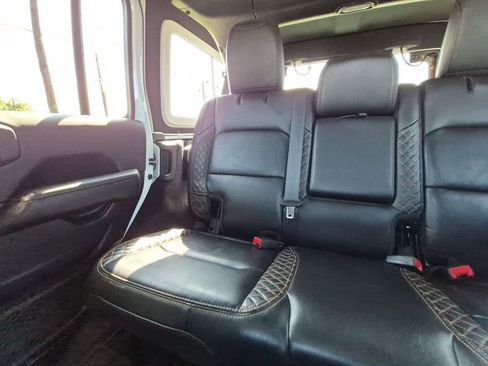 Used 2022 Jeep Wrangler Unlimited Sahara AWD/4WD image 4