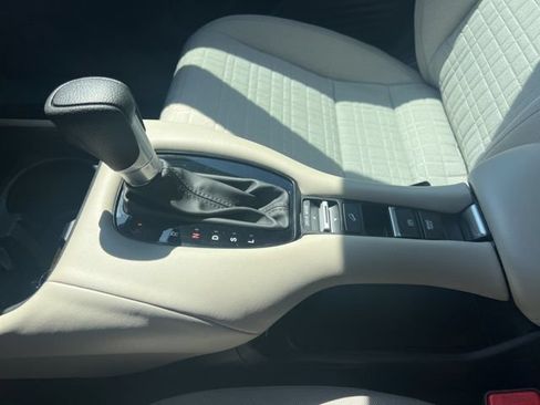 Used 2025 Honda HR-V LX image 17