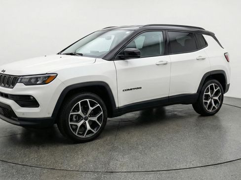 Used 2025 Jeep Compass Limited image 3