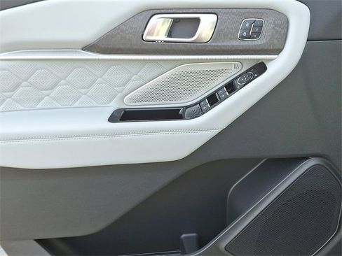 New 2026 Ford Explorer Platinum w/ LUX Leather Package image 8