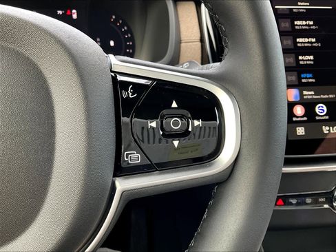New 2026 Volvo XC90 B5 Plus w/ Protection Package Premier AWD/4WD image 18