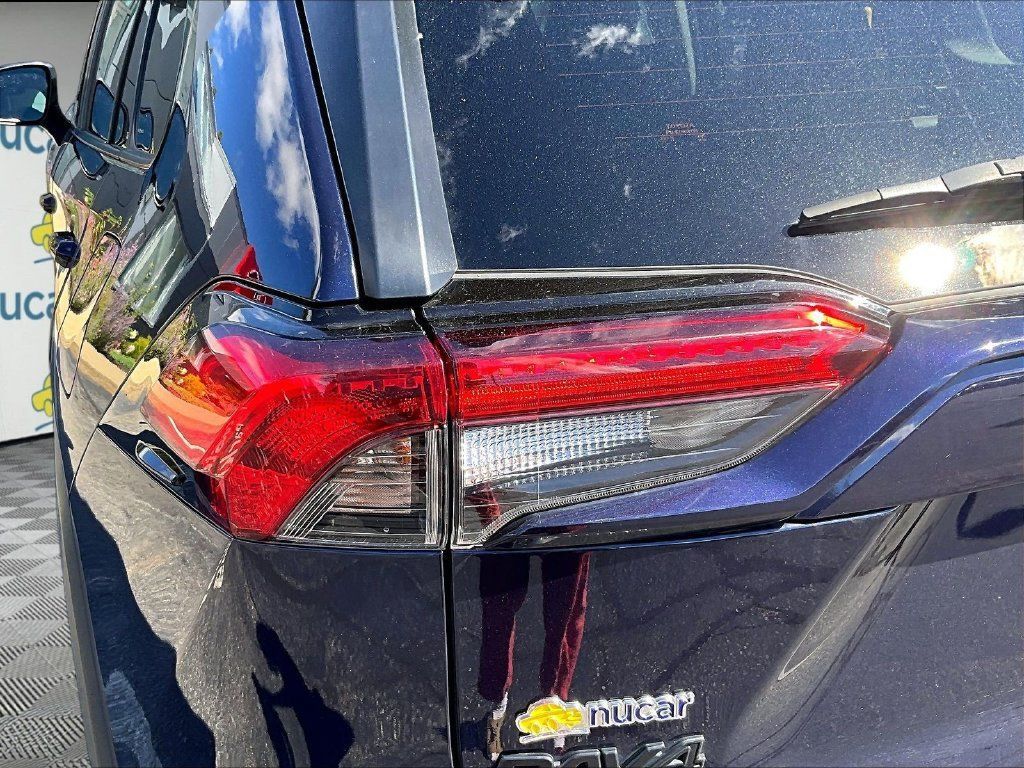 Used 2022 Toyota RAV4 XLE Premium AWD/4WD image 26
