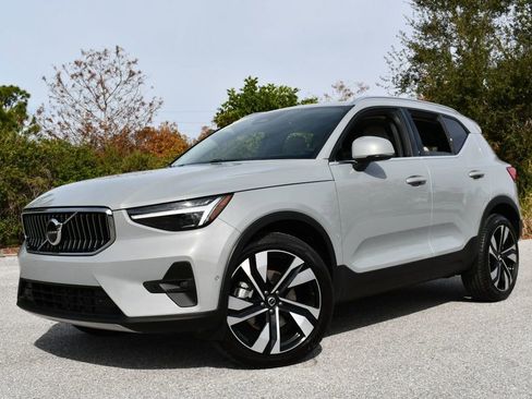 Used 2025 Volvo XC40 B5 Ultra image 20