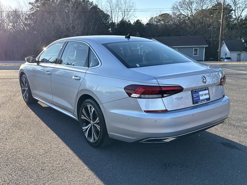 Used 2020 Volkswagen Passat 2.0T SEL image 8