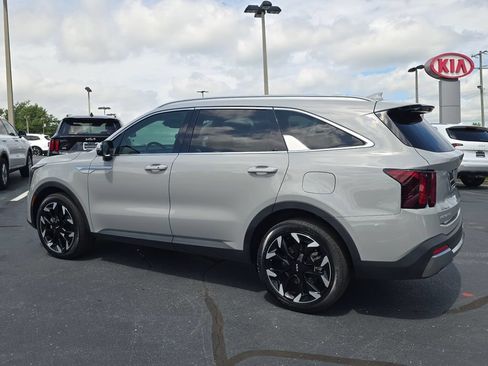 Certified 2025 Kia Sorento EX w/ Panoramic Sunroof Package FWD image 5