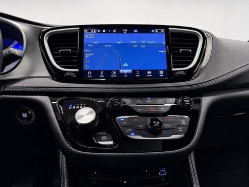Used 2023 Chrysler Pacifica Limited w/ Uconnect Theater Family Group AWD/4WD image 38