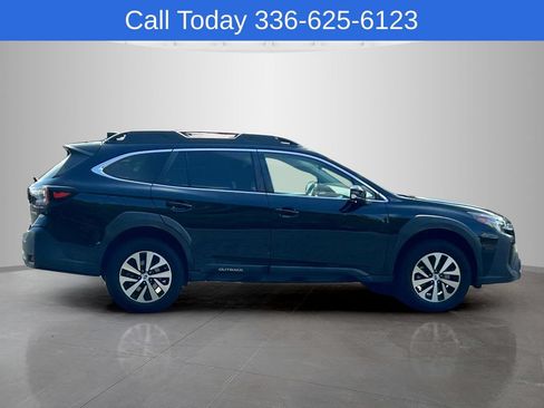 Used 2023 Subaru Outback Premium AWD/4WD image 6