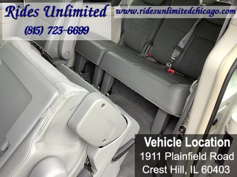 Used 2010 Volkswagen Routan SEL Premium FWD image 35