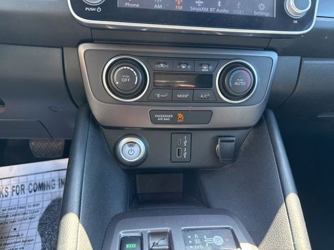 Used 2024 Nissan Leaf S image 19