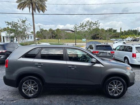 Used 2011 Kia Sorento EX w/ Limited Pkg FWD image 6