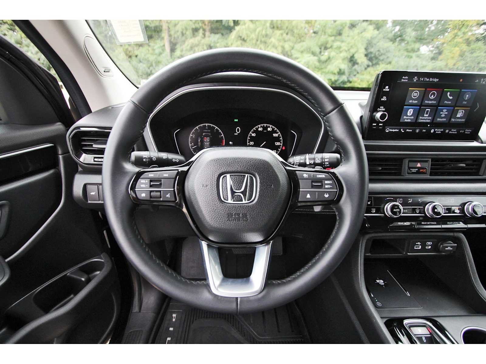 Used 2025 Honda Pilot Touring image 14