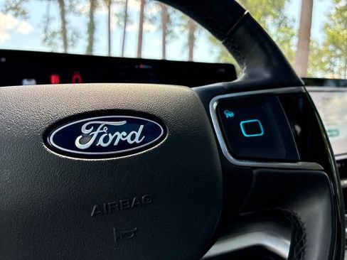 Used 2025 Ford Expedition Platinum AWD/4WD image 30