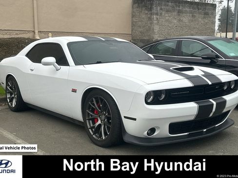 Used 2015 Dodge Challenger SRT image 1
