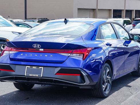 Certified 2025 Hyundai Elantra SEL FWD image 4