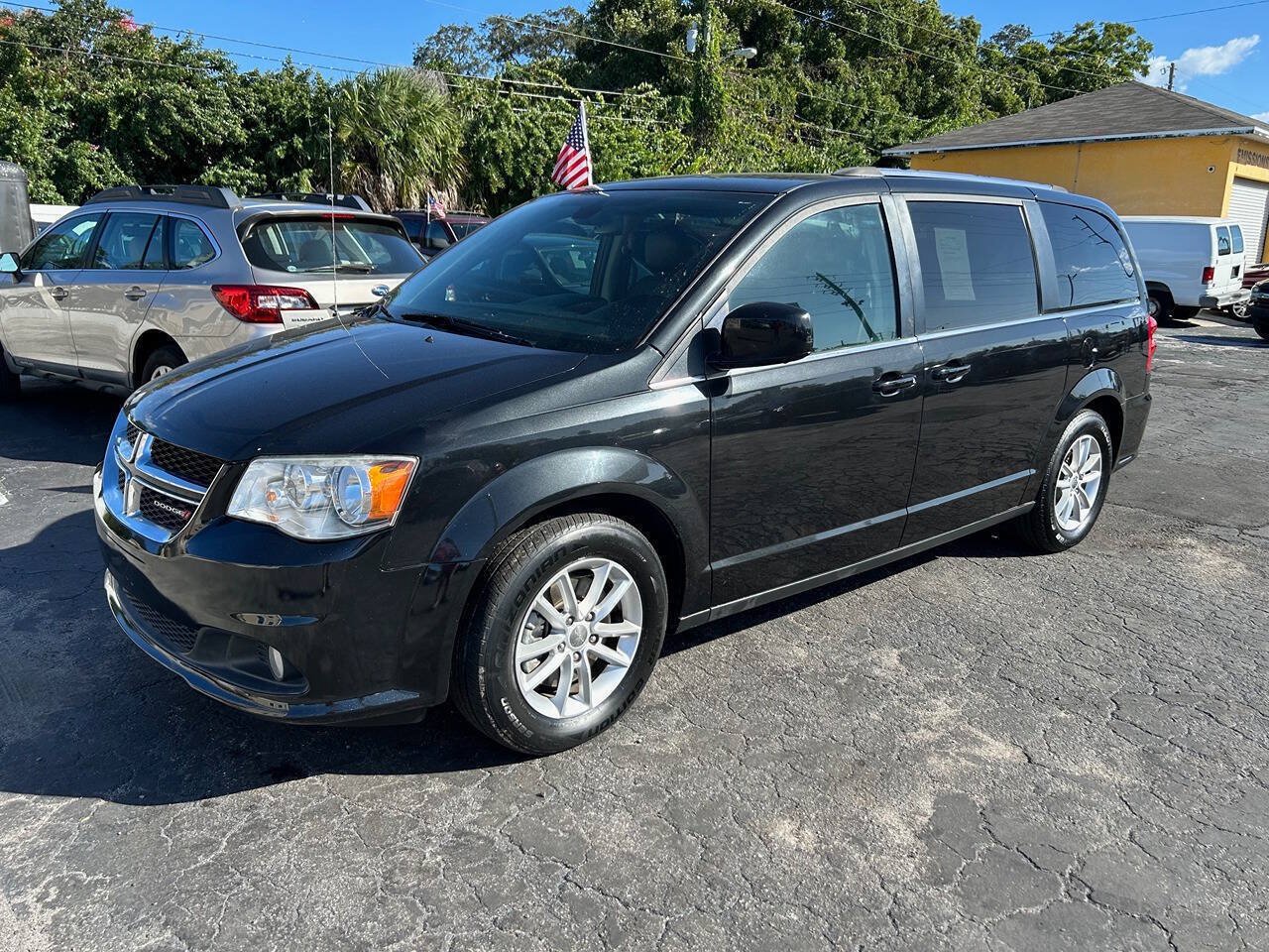 Used 2019 Dodge Grand Caravan SXT FWD image 2