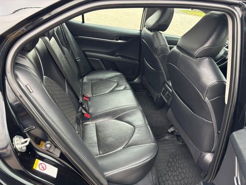 Used 2018 Toyota Camry XSE image 15