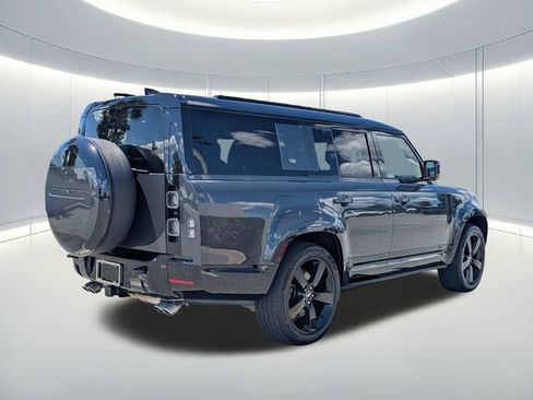 Used 2024 Land Rover Defender 130 V8 AWD/4WD image 6