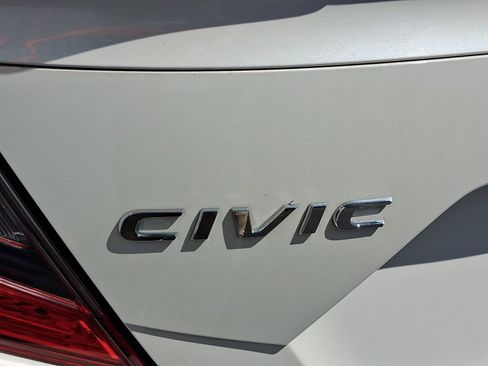 Used 2019 Honda Civic Touring image 24