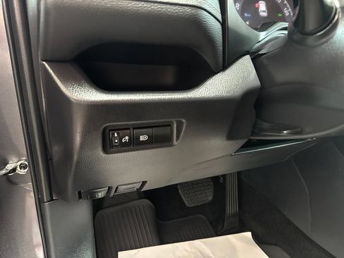 Used 2025 Toyota RAV4 XLE FWD image 16