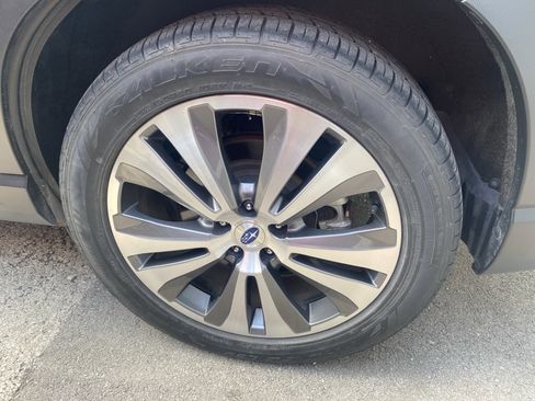 Certified 2021 Subaru Ascent Premium w/ Convenience Package AWD/4WD image 5