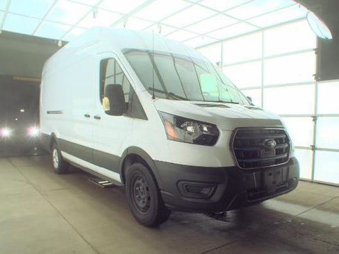 Used 2022 Ford E-Transit 148 High Roof Extended image 19