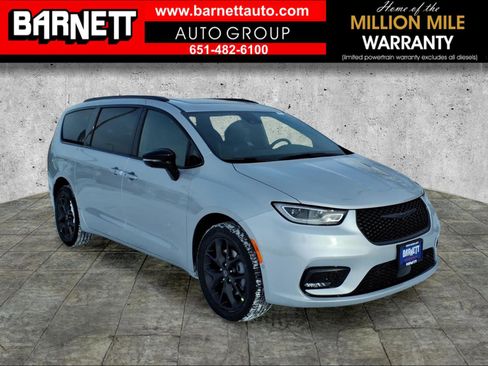 New 2026 Chrysler Pacifica Limited w/ S Appearance Package image 8