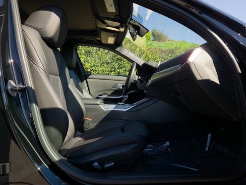 Used 2022 BMW 330i Sedan w/ Driving Assistance Package image 23