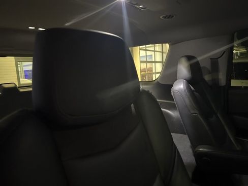 Used 2018 Cadillac Escalade ESV Premium Luxury image 6