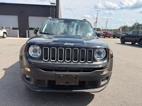 Used 2018 Jeep Renegade Latitude w/ UConnect 8.4 Nav Group AWD/4WD image 2