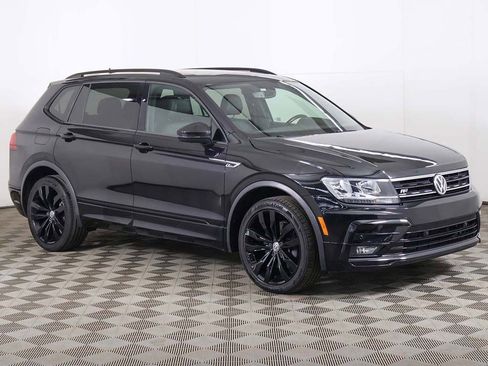 Used 2020 Volkswagen Tiguan SE R-Line FWD image 2