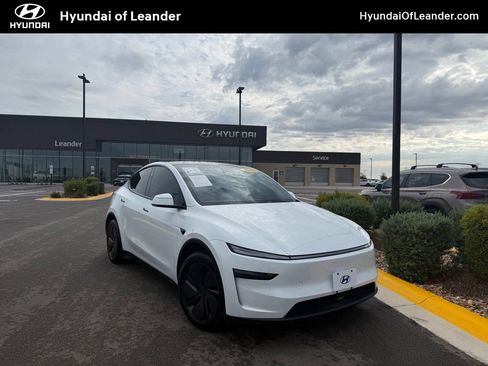Used 2026 Tesla Model Y AWD image 1