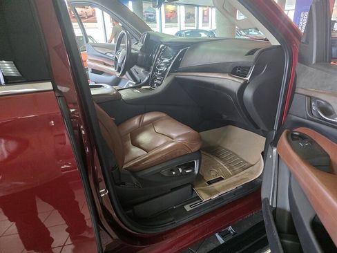 Used 2019 Cadillac Escalade Premium Luxury AWD/4WD image 28