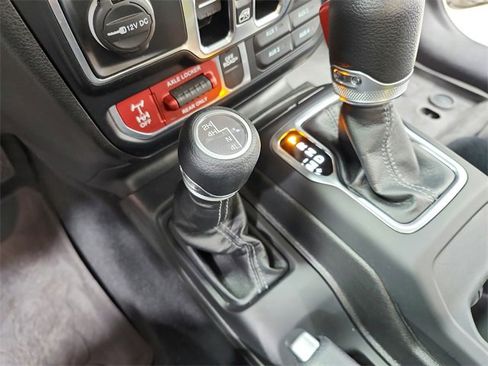 Used 2024 Jeep Wrangler Willys image 25