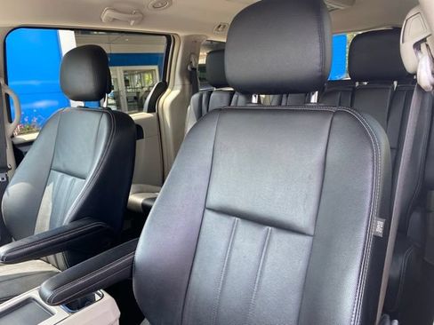 Used 2013 Chrysler Town & Country Touring FWD image 14