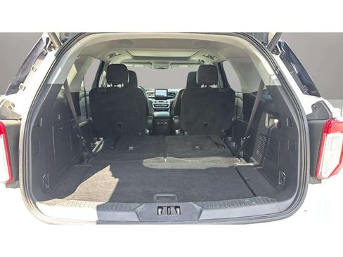 Used 2023 Ford Explorer XLT w/ Equipment Group 202A AWD/4WD image 9