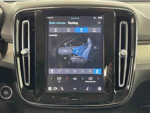 Used 2024 Volvo XC40 B5 Plus image 32