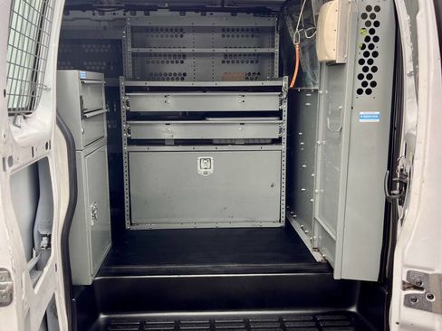 Used 2013 Chevrolet Express 2500 RWD image 19