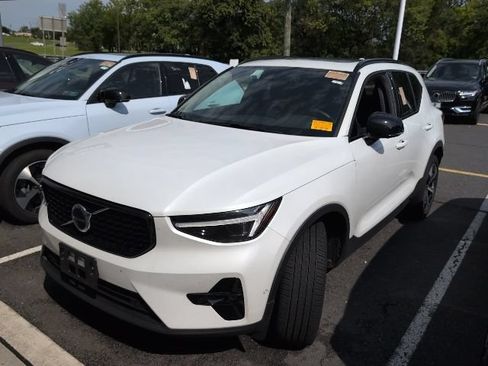 Certified 2026 Volvo XC40 B5 Plus AWD/4WD image 1