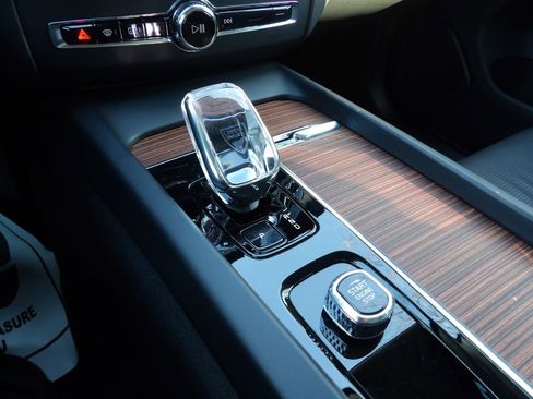 Certified 2023 Volvo XC60 B5 Ultimate w/ Climate Package AWD/4WD image 25