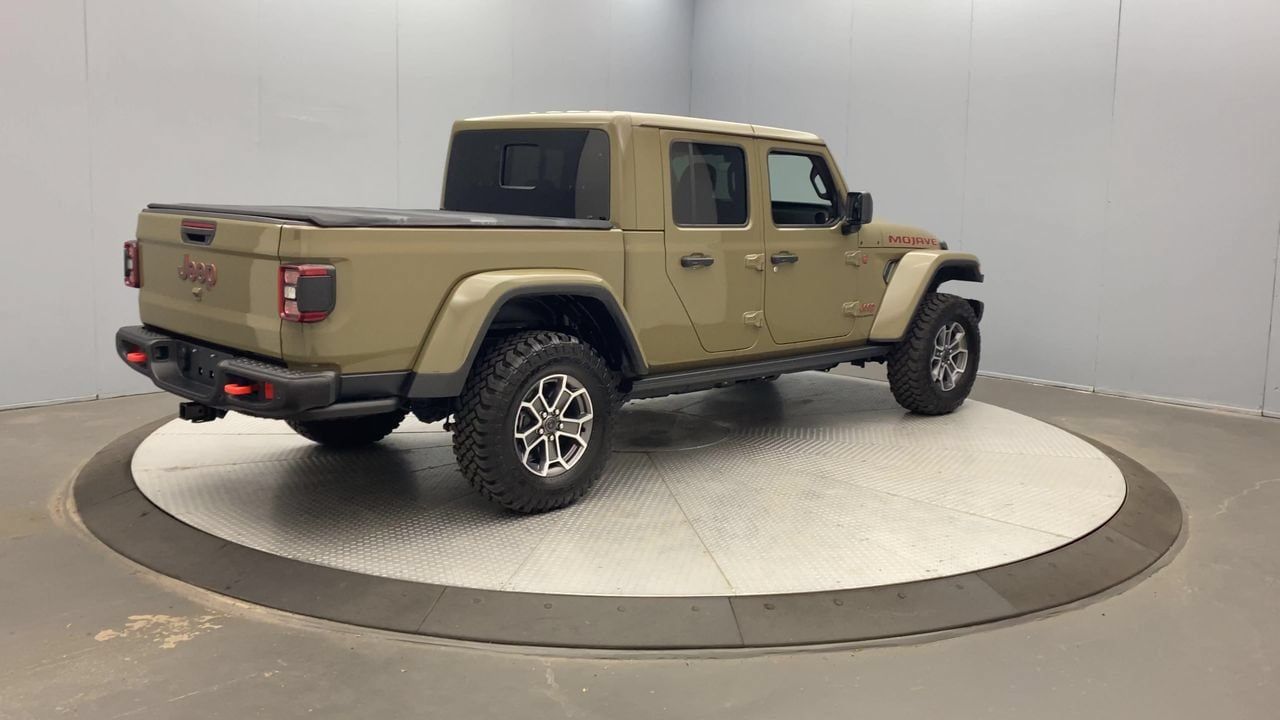 Used 2025 Jeep Gladiator Mojave AWD/4WD image 5