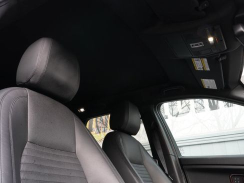 Used 2017 Land Rover Discovery Sport HSE Luxury image 71