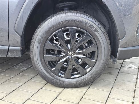 Used 2024 Toyota RAV4 LE image 9