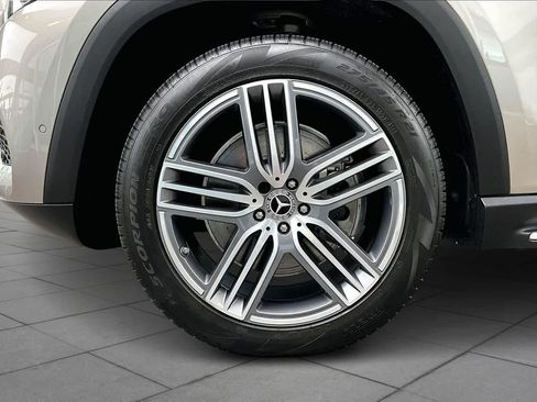 Used 2023 Mercedes-Benz GLS 450 4MATIC image 11