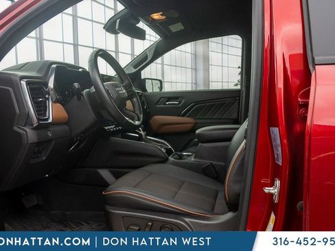 Used 2024 GMC Canyon AT4 AWD/4WD image 3