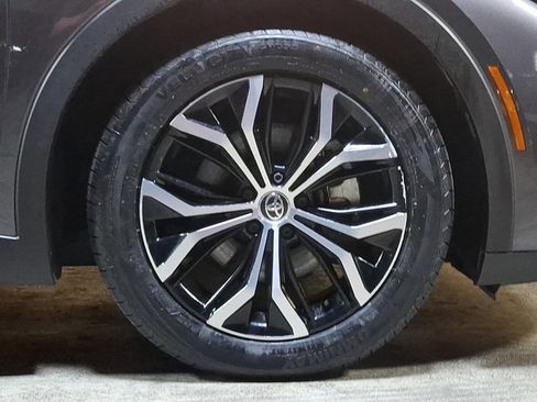 Used 2024 Toyota Crown Limited image 8