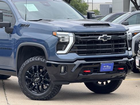 Used 2025 Chevrolet Silverado 2500 LTZ w/ LTZ Plus Package image 2