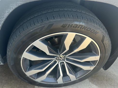 Used 2022 Volkswagen Atlas SEL Premium image 16