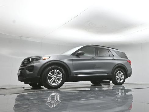 Certified 2021 Ford Explorer XLT RWD image 50