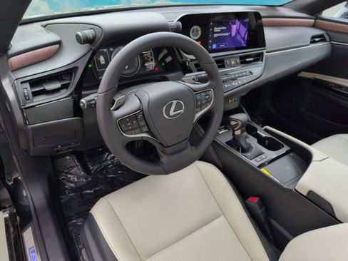 Certified 2025 Lexus ES 300h w/ Premium Package image 14